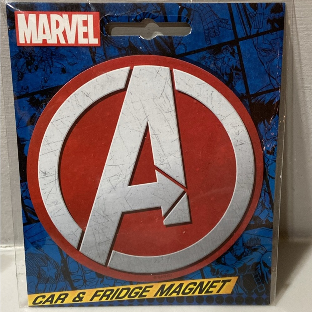Marvel Avengers Red and Silver Magnet